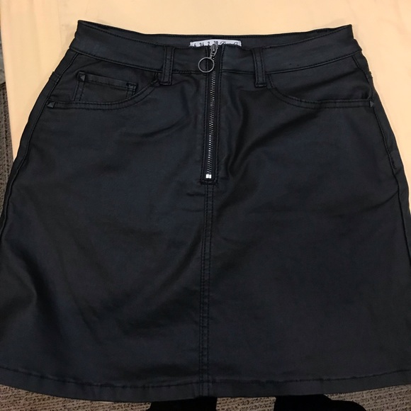 Faux leather skirt - Picture 1 of 3